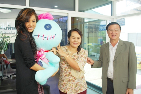 Chansorn stops at Sattahip Machinery NGV Co. to thank her uncle, company owner Pongthep Tangdhamsatit for all his support.